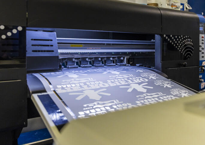 Adesivi UV per oggetti e superfici rigide