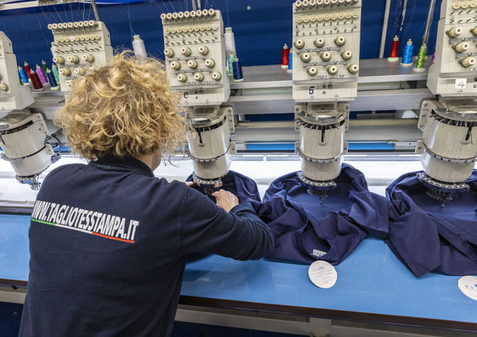 Ricamo personalizzato su tessuto